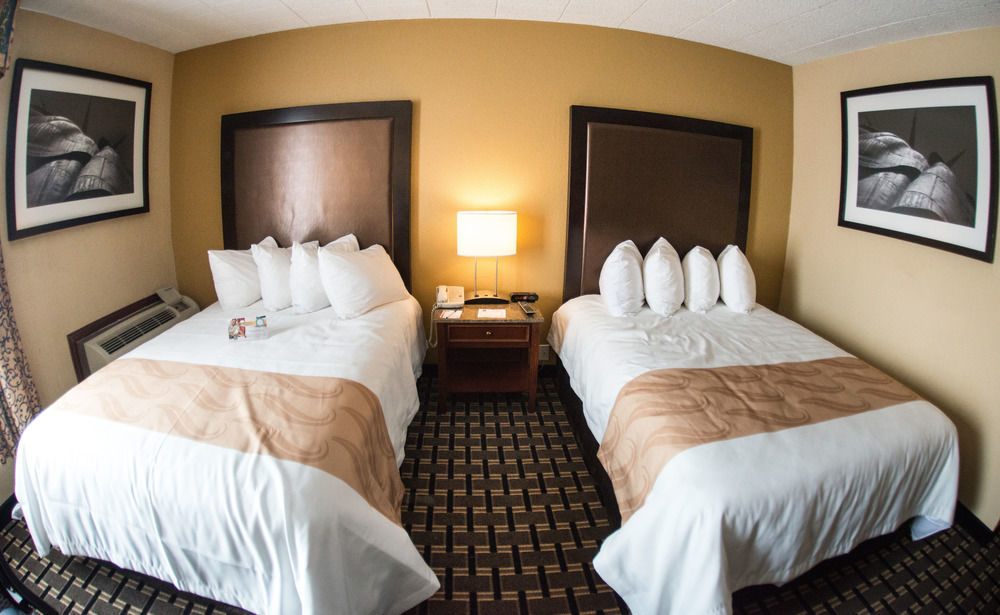 Quality Inn New Kensington Buitenkant foto