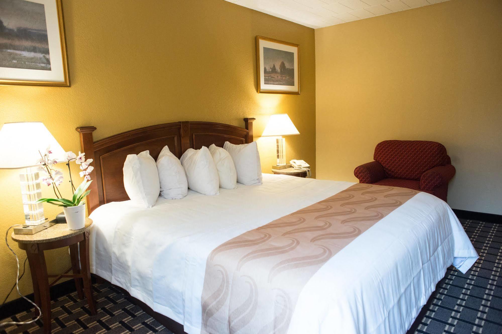 Quality Inn New Kensington Buitenkant foto