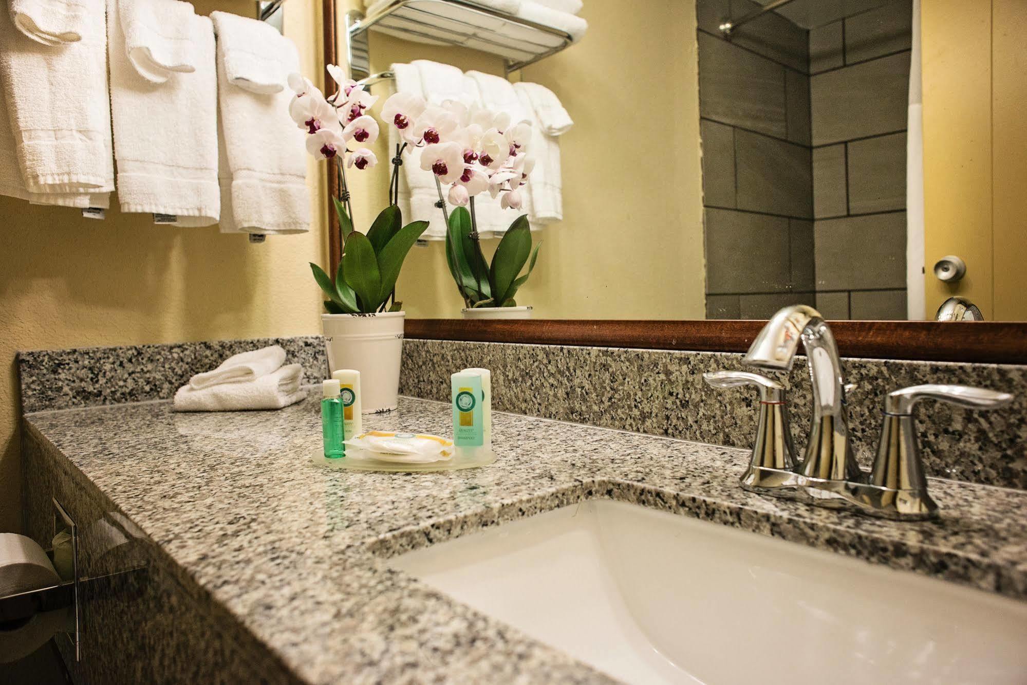 Quality Inn New Kensington Buitenkant foto